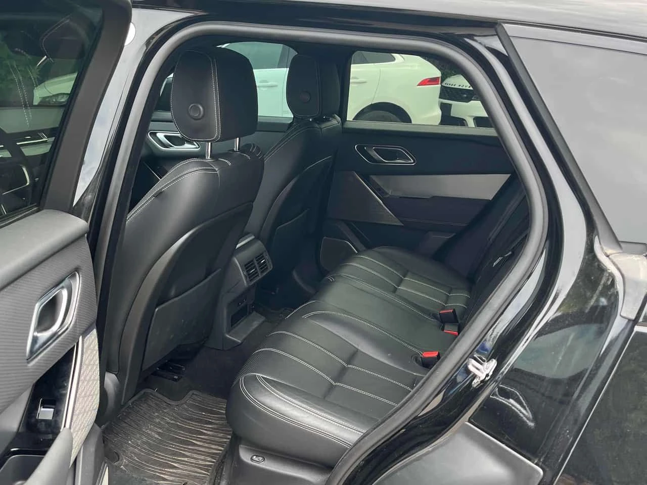 Land Rover Range Rover Velar | DISTRONIC | ПАНОРАМА | CARFAX | ПОДГРЕВ | , снимка 10 - Автомобили и джипове - 54844840