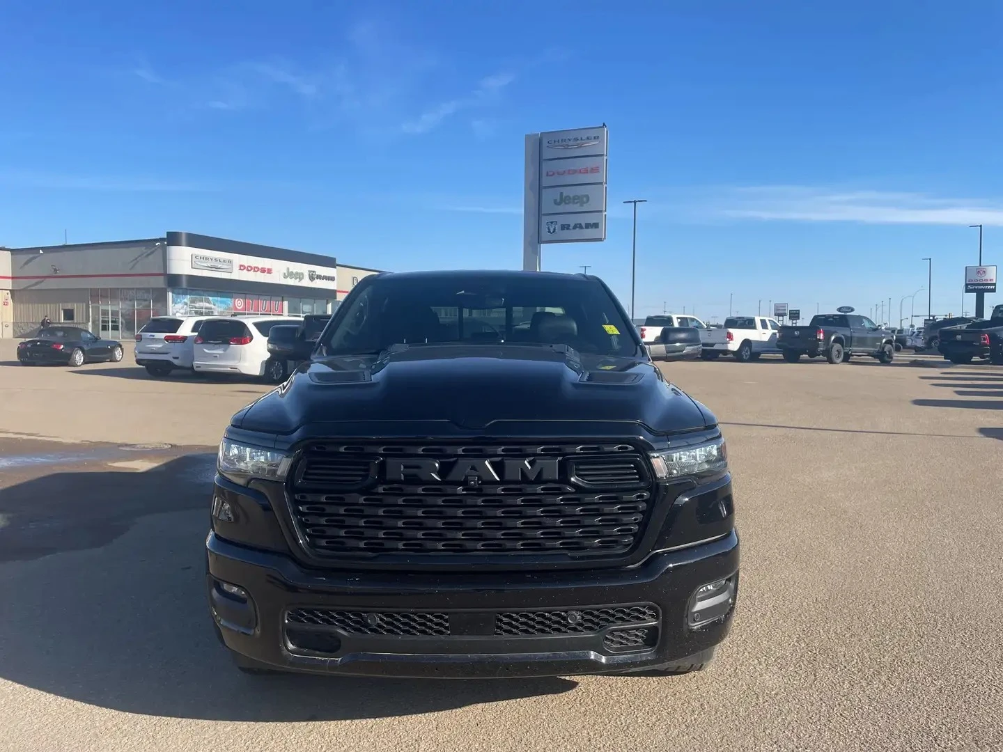 Dodge RAM 1500 Sport ЦЕНА ДО БЪЛГАРИЯ РЕГИСТРАЦИЯ & АВТОКРЕДИТ, снимка 2 - Автомобили и джипове - 55275532