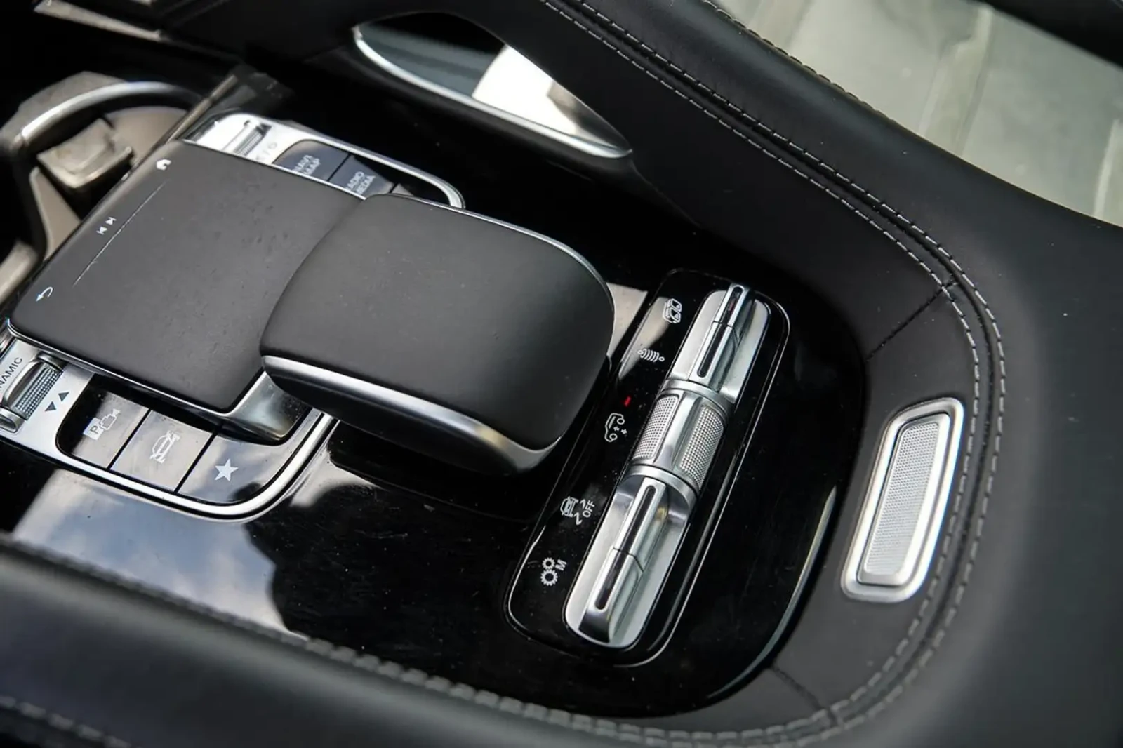 Mercedes-Benz GLE 63 S AMG burmester* AMG DYNAMIC SELECT* AMG , снимка 8 - Автомобили и джипове - 55834431
