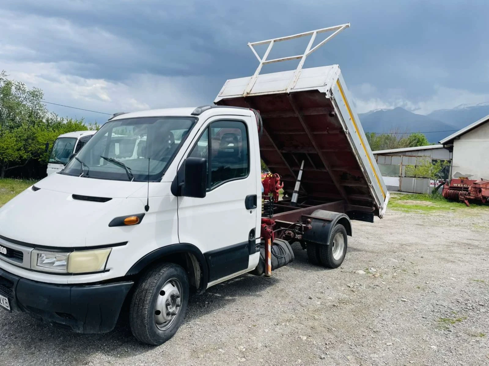 Iveco 35c13 2.8td-ТРИСТРАНЕН САМОСВАЛ С КРАН - изображение 4