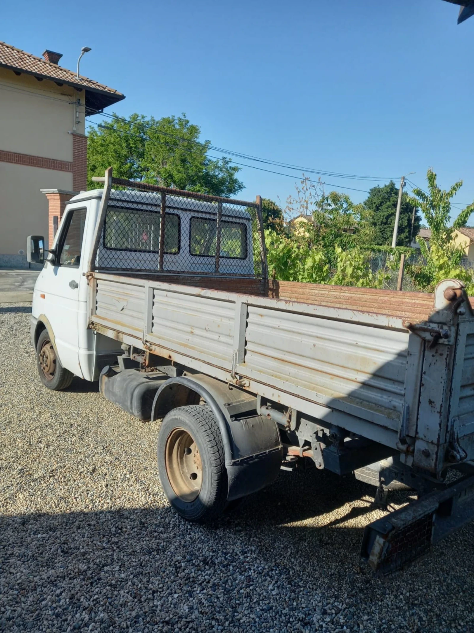 Iveco 35-8 Тристаен Самосвал, снимка 2 - Бусове и автобуси - 54977073