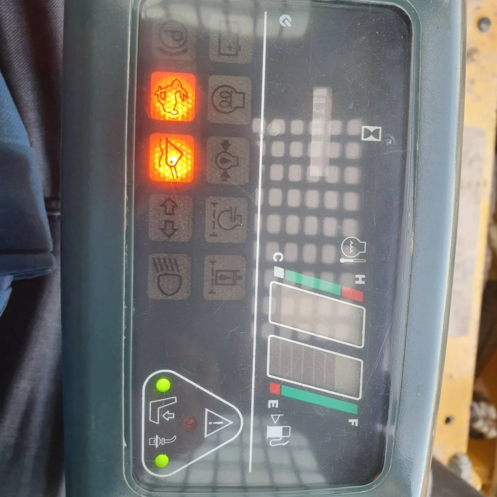   Komatsu SK 714 | Mobile.bg   11