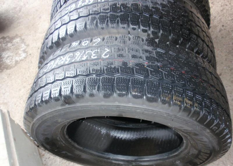 Гуми Всесезонни 235/65R16, снимка 4 - Гуми и джанти - 5892964