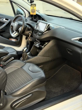 Peugeot 208, снимка 15