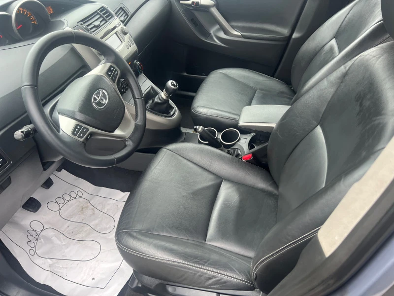 Toyota Verso 2.0D4-D, снимка 8 - Автомобили и джипове - 46356391