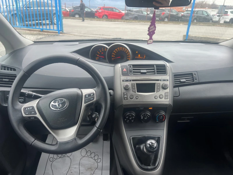 Toyota Verso 2.0D4-D, снимка 7 - Автомобили и джипове - 46356391