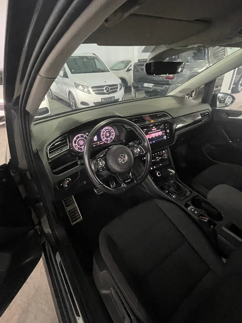 VW Touran 2.0TDI/Rline/SOUND/DIGITAL/LED ADAPTIV/ОБСЛУЖЕНА/Ф, снимка 10 - Автомобили и джипове - 50553254
