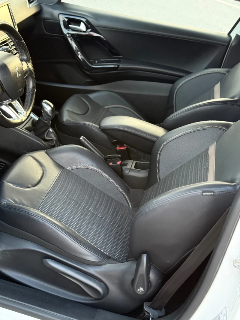 Peugeot 208, снимка 10 - Автомобили и джипове - 52182161