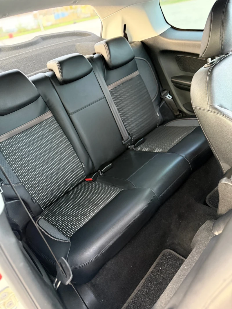 Peugeot 208, снимка 12 - Автомобили и джипове - 52182161