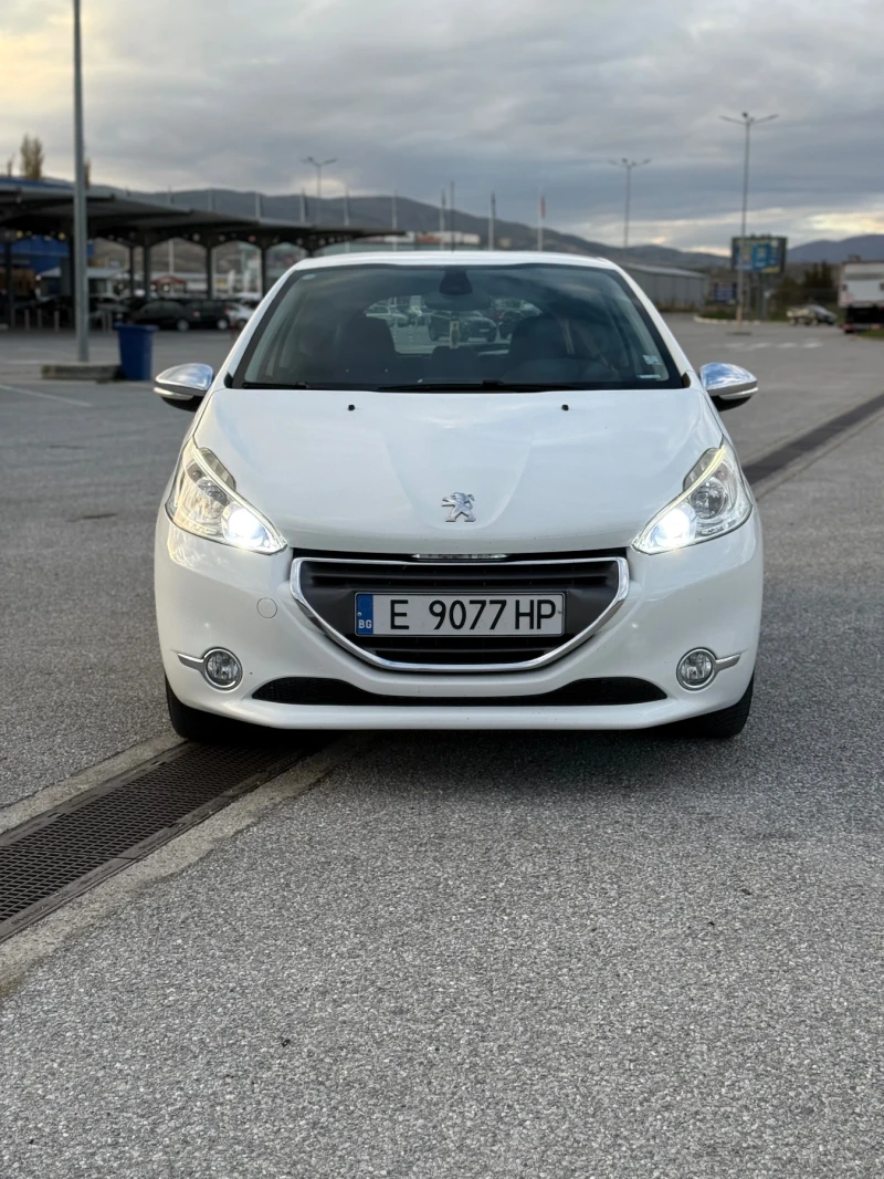 Peugeot 208, снимка 2 - Автомобили и джипове - 52182161