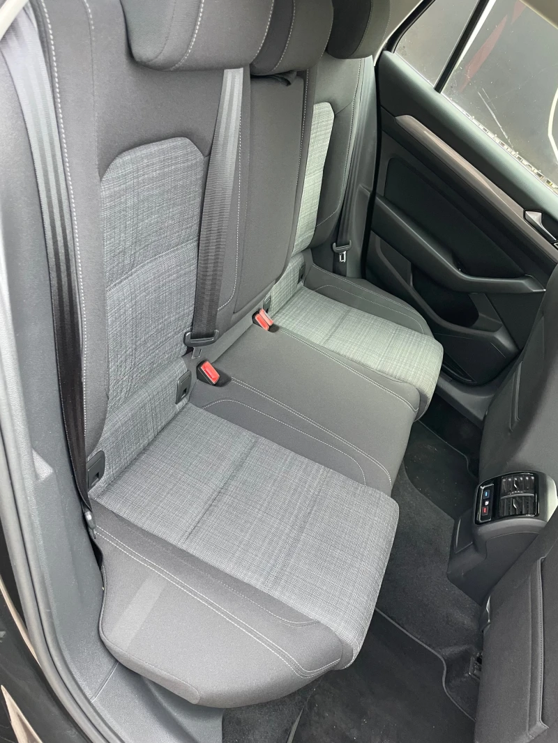VW Passat 2.0 TDI/150 PS/LED/ACC/PDC/NAVI/CAMERA, снимка 16 - Автомобили и джипове - 52822406