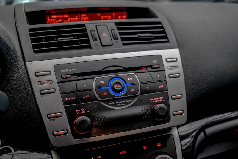 Mazda 6 2.2CD/Xenon/Подгрев/Автопилот, снимка 10 - Автомобили и джипове - 53274155