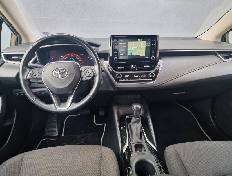 Toyota Corolla 1.8 HSD Executive plus, снимка 15 - Автомобили и джипове - 53369795