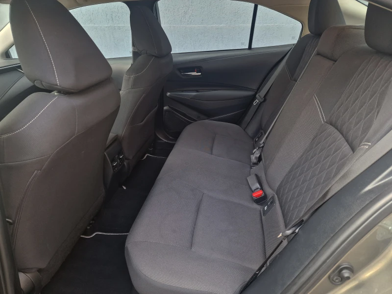 Toyota Corolla 1.8 HSD Executive plus, снимка 13 - Автомобили и джипове - 53369795