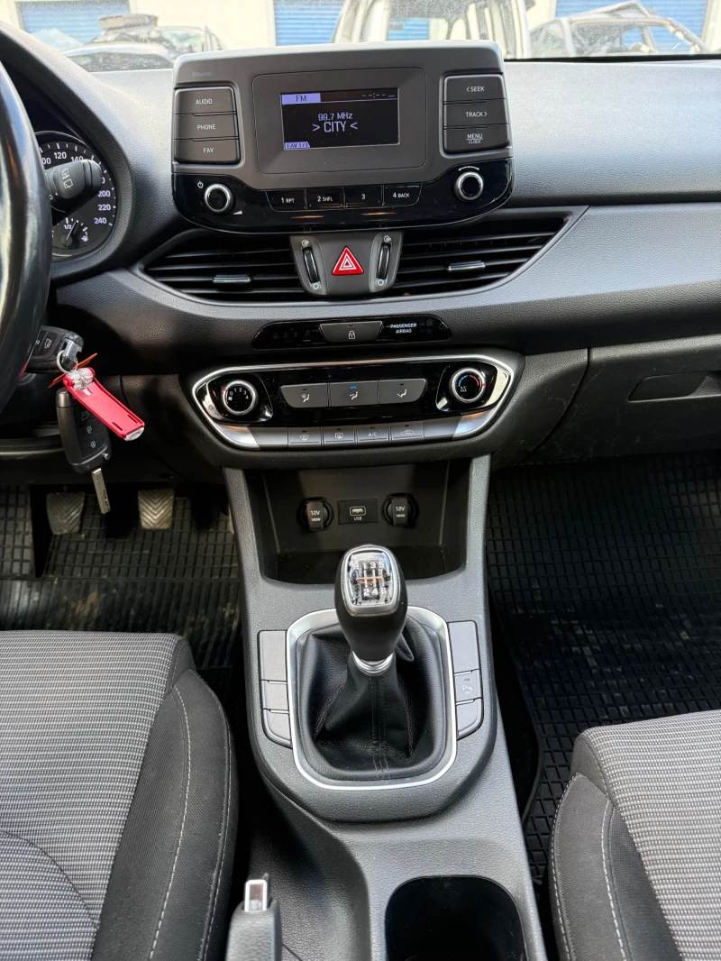 Hyundai I30 1.6 дизел , снимка 10 - Автомобили и джипове - 53442280