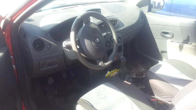 Renault Clio 1.2 16V, снимка 5 - Автомобили и джипове - 22884710