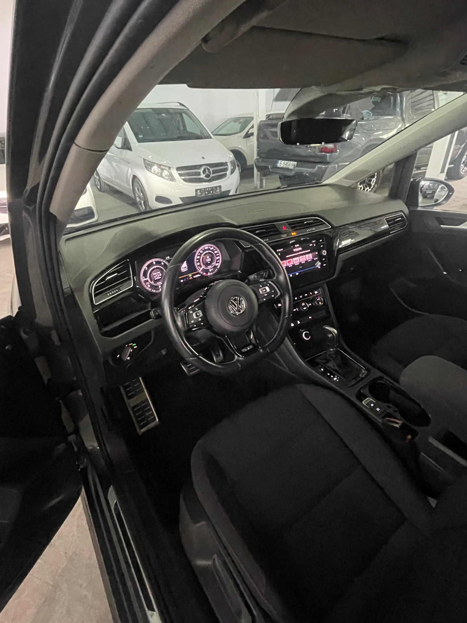 VW Touran 2.0TDI/Rline/SOUND/DIGITAL/LED ADAPTIV/ОБСЛУЖЕНА/Ф - изображение 10