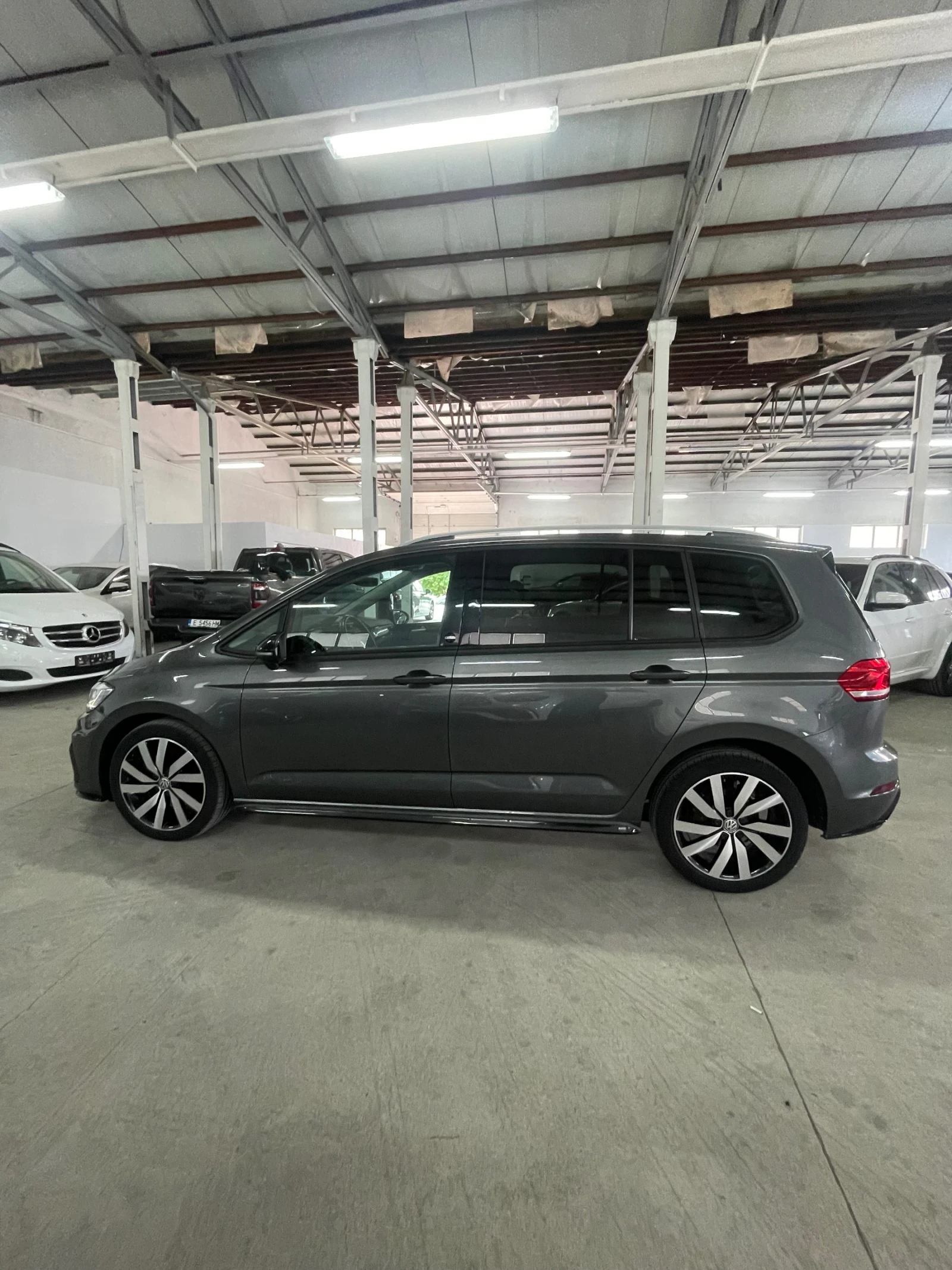 VW Touran 2.0TDI/Rline/SOUND/DIGITAL/LED ADAPTIV/ОБСЛУЖЕНА/Ф - изображение 8