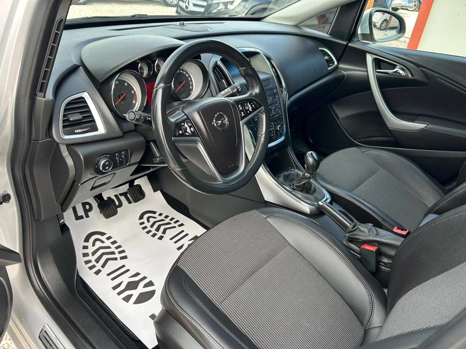 Opel Astra * 1.7cdti* 110к.с* Facelift* COSMO - изображение 7