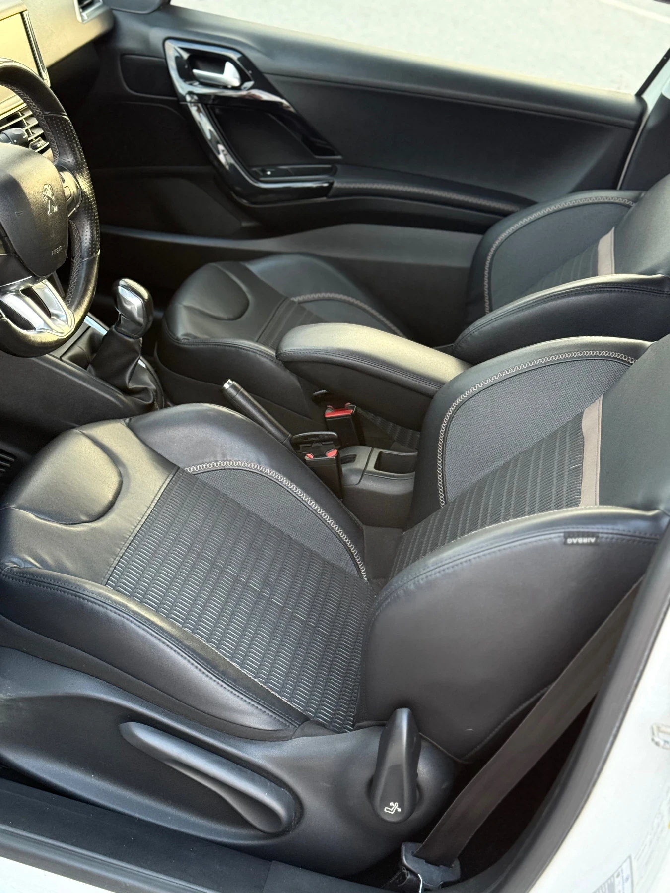 Peugeot 208  - изображение 10