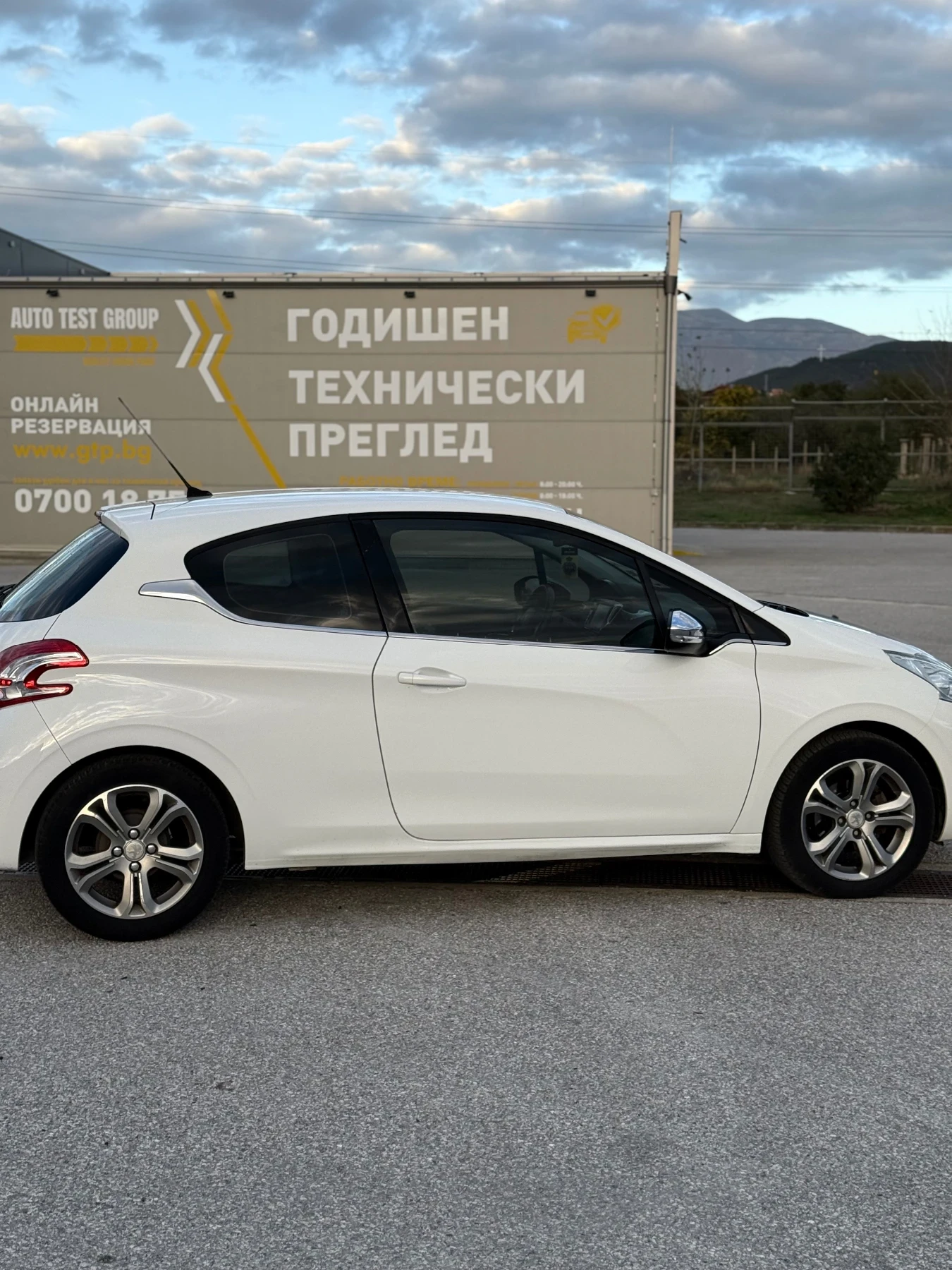 Peugeot 208  - изображение 6