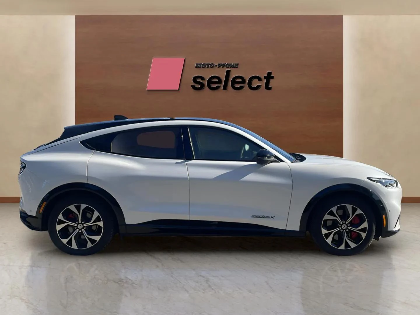 Ford Mustang Mach-E 98 kWh - изображение 4