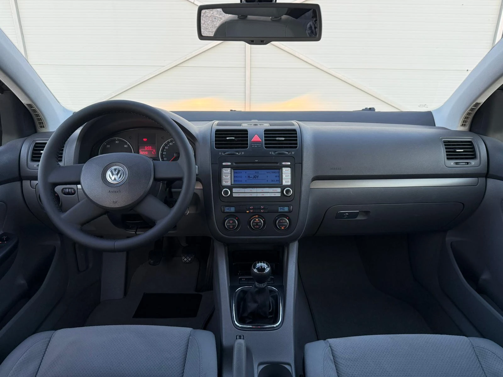 VW Golf 2.0 TDI Климатроник/Темпомат/Собствен лизинг, снимка 14 - Автомобили и джипове - 53801676