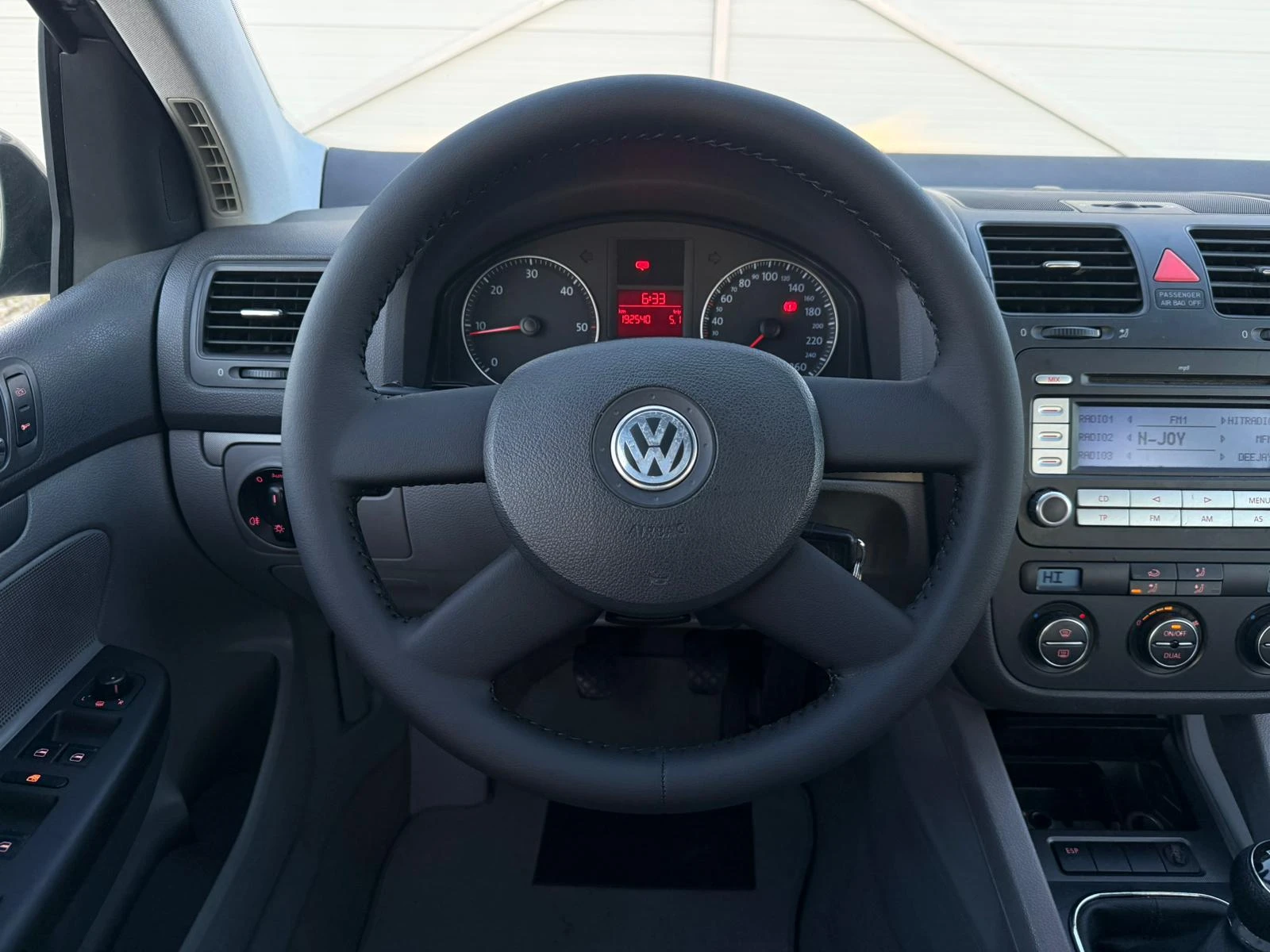VW Golf 2.0 TDI Климатроник/Темпомат/Собствен лизинг, снимка 13 - Автомобили и джипове - 53801676