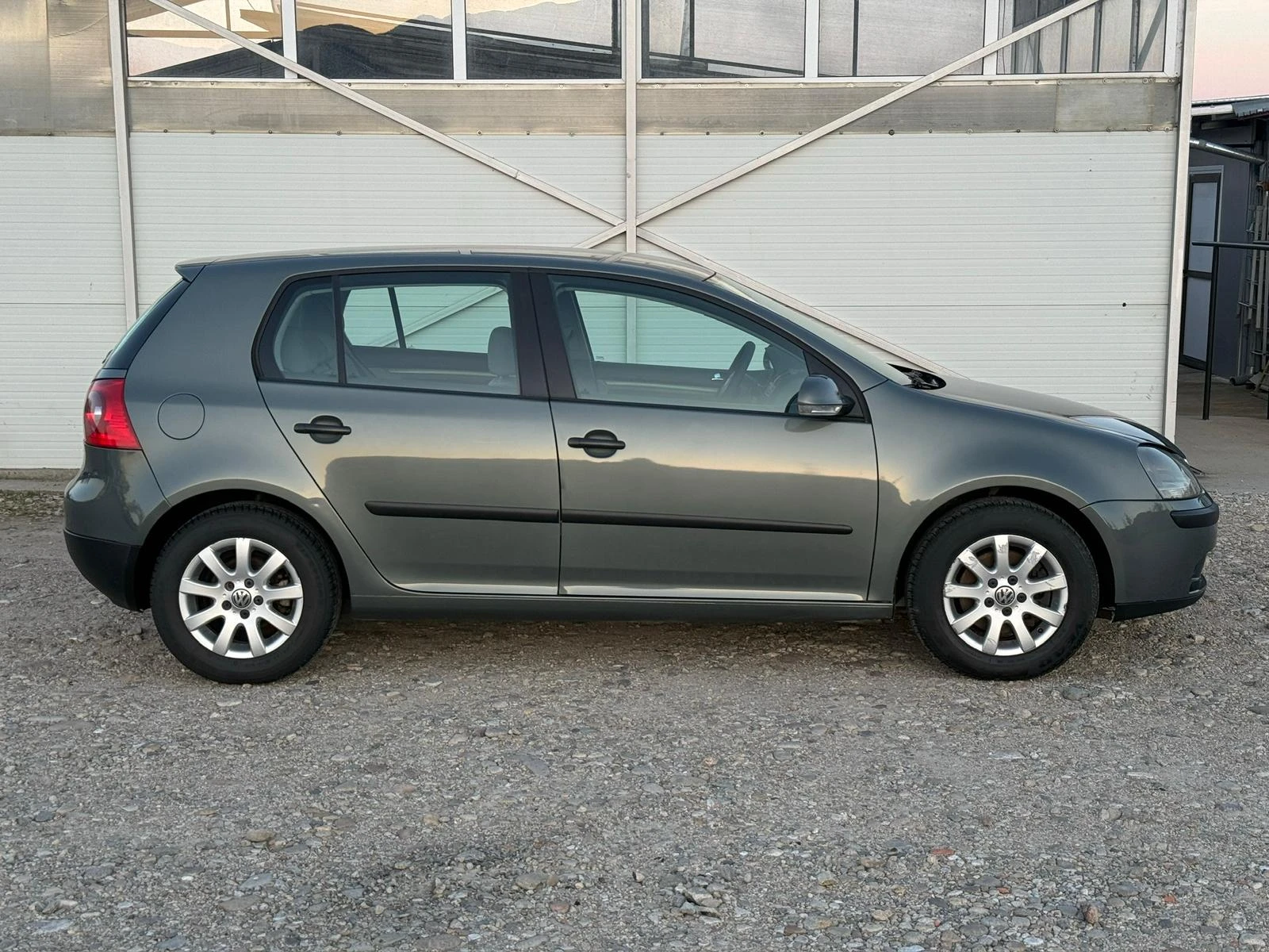 VW Golf 2.0 TDI Климатроник/Темпомат/Собствен лизинг, снимка 3 - Автомобили и джипове - 53801676