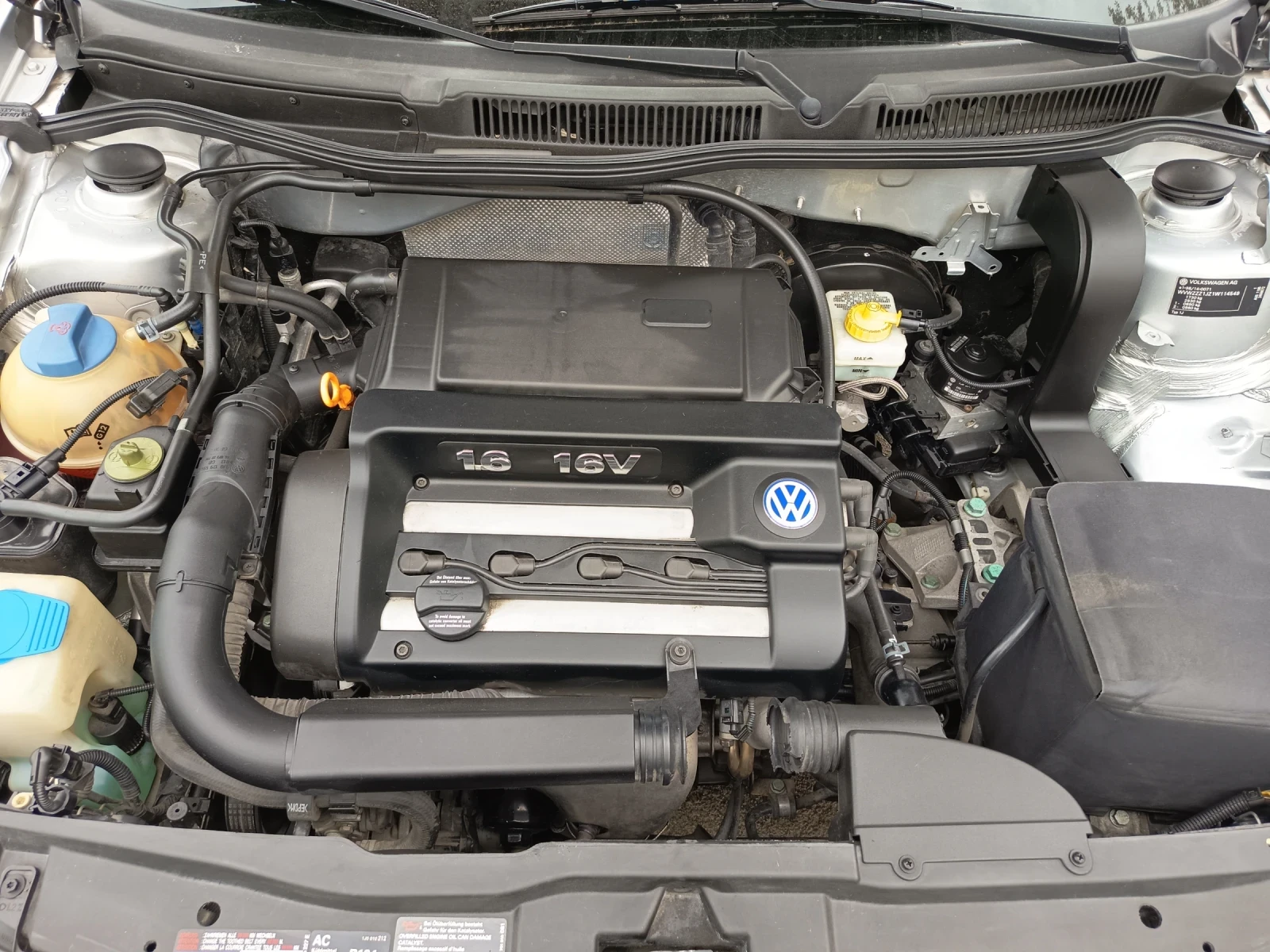 VW Bora 1.6!, снимка 5 - Автомобили и джипове - 54486270