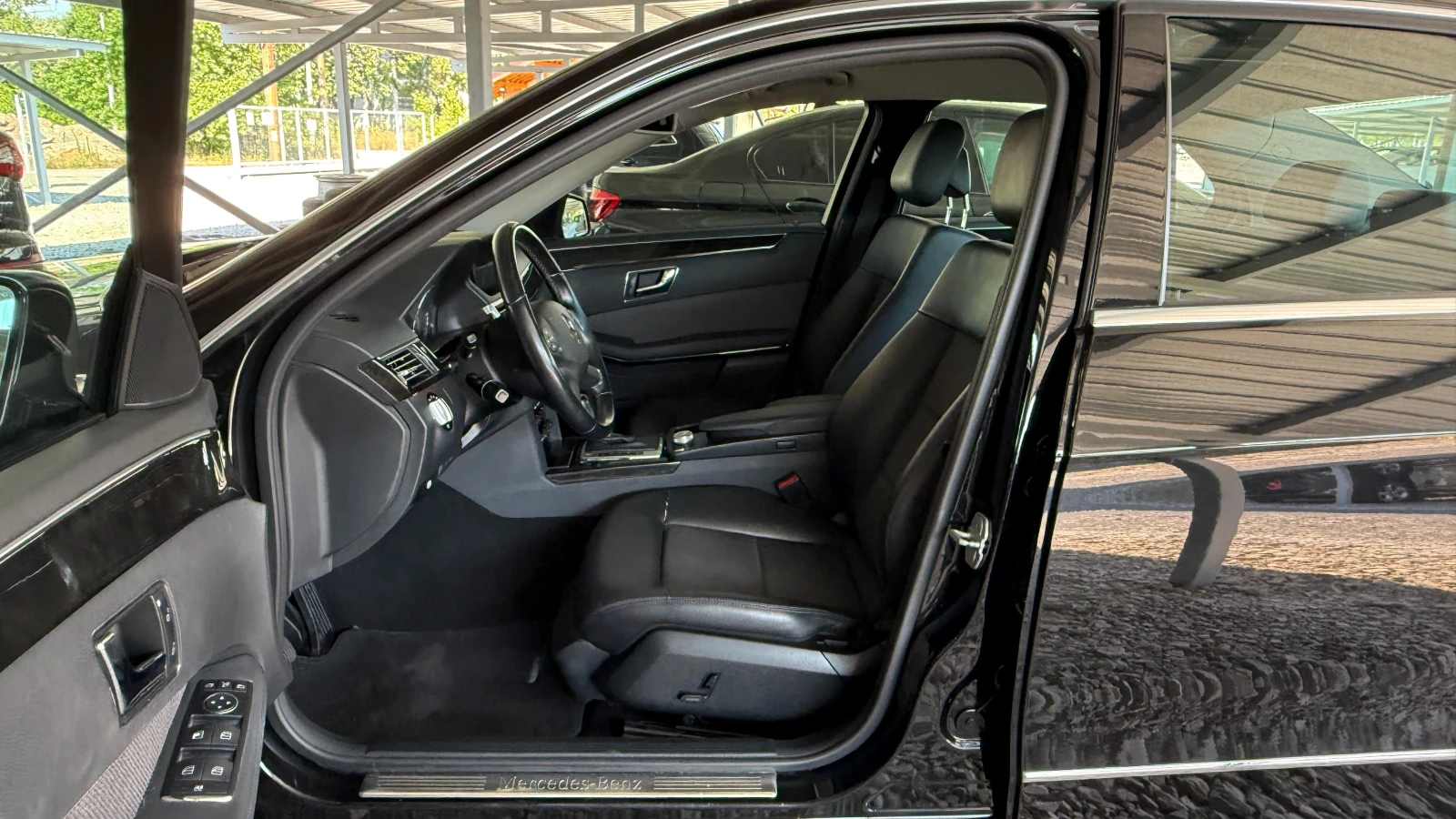 Mercedes-Benz E 250 E250cdi-204кс/AVANTGARDE/NAVI/ОБСЛУЖЕН, снимка 13 - Автомобили и джипове - 55062327