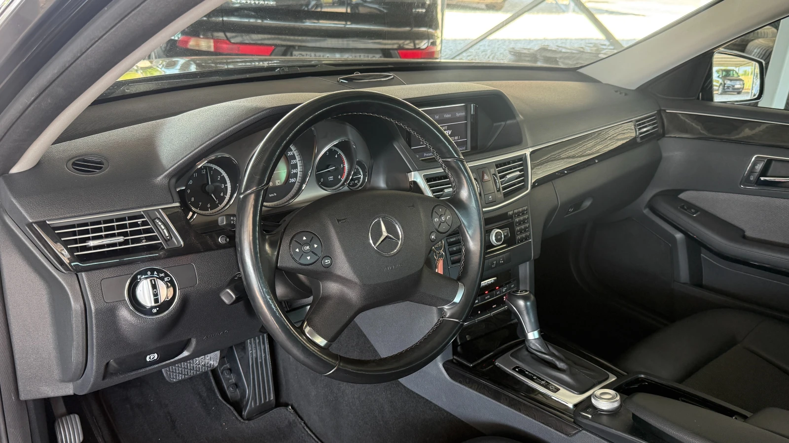 Mercedes-Benz E 250 E250cdi-204кс/AVANTGARDE/NAVI/ОБСЛУЖЕН, снимка 12 - Автомобили и джипове - 55062327