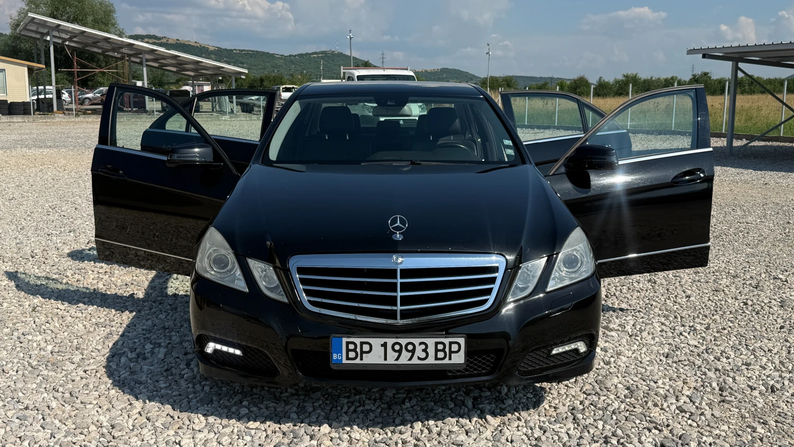 Mercedes-Benz E 250 E250cdi-204кс/AVANTGARDE/NAVI/ОБСЛУЖЕН, снимка 2 - Автомобили и джипове - 55062327