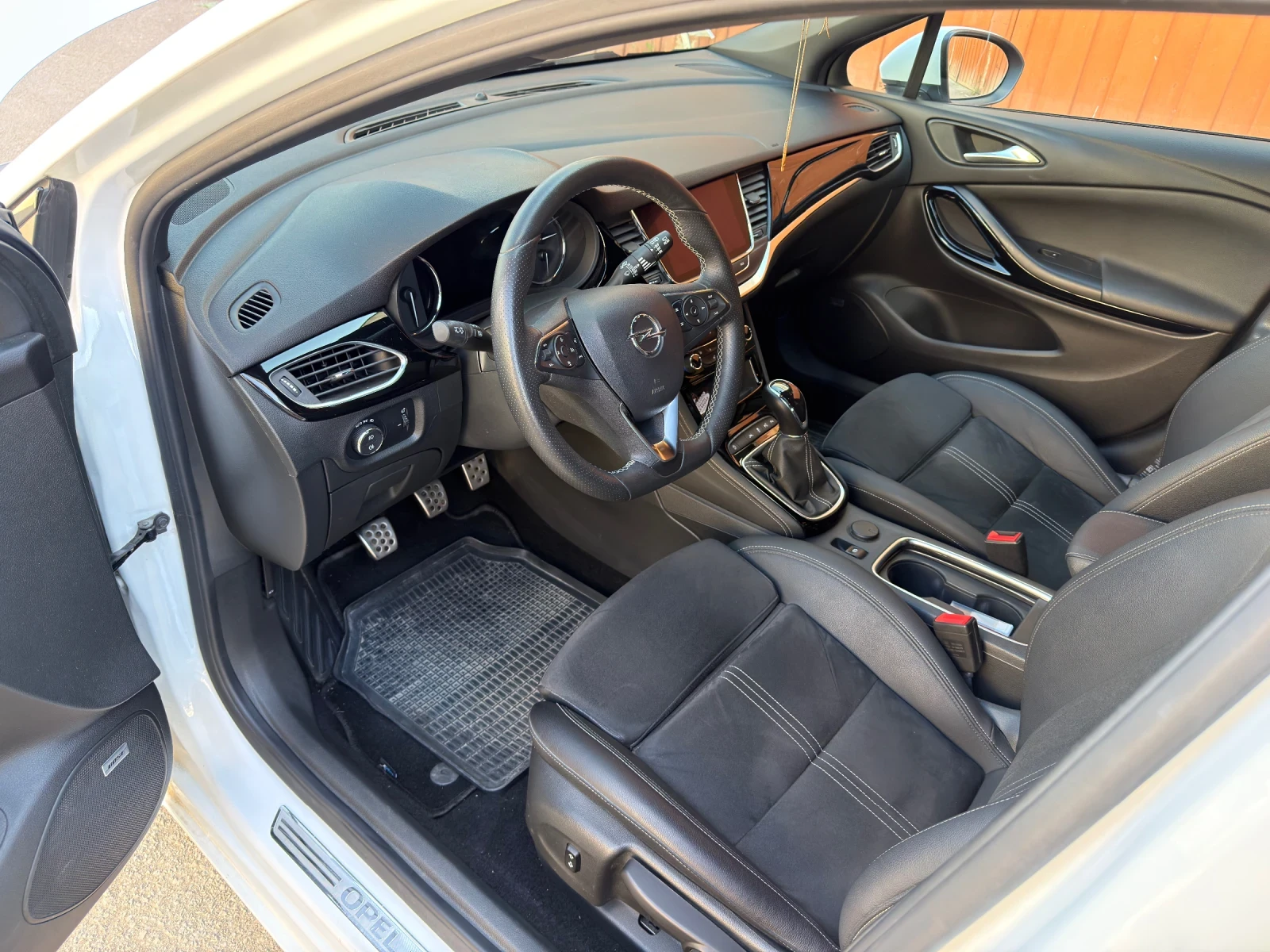 Opel Astra 1.2i- 145 Ultimate Keyless , снимка 7 - Автомобили и джипове - 55236094