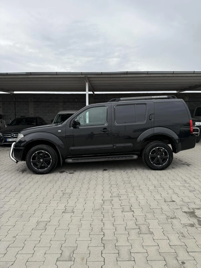 Nissan Pathfinder 2.5 LE Premium, снимка 3 - Автомобили и джипове - 49661259