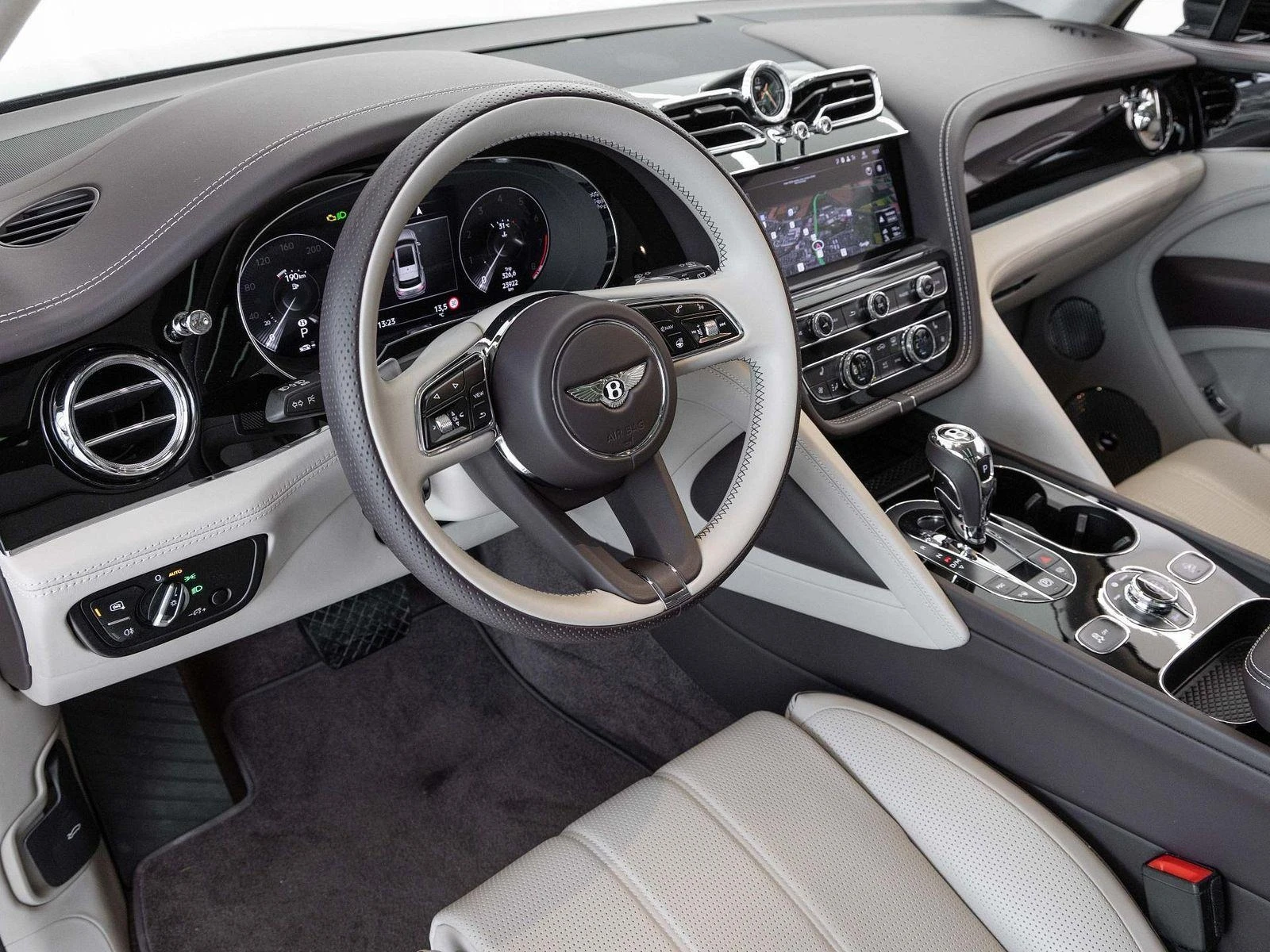 Bentley Bentayga V8/BLACKLINE/NAIM/PANO/TV/DYNAMIC RIDE/ - изображение 9