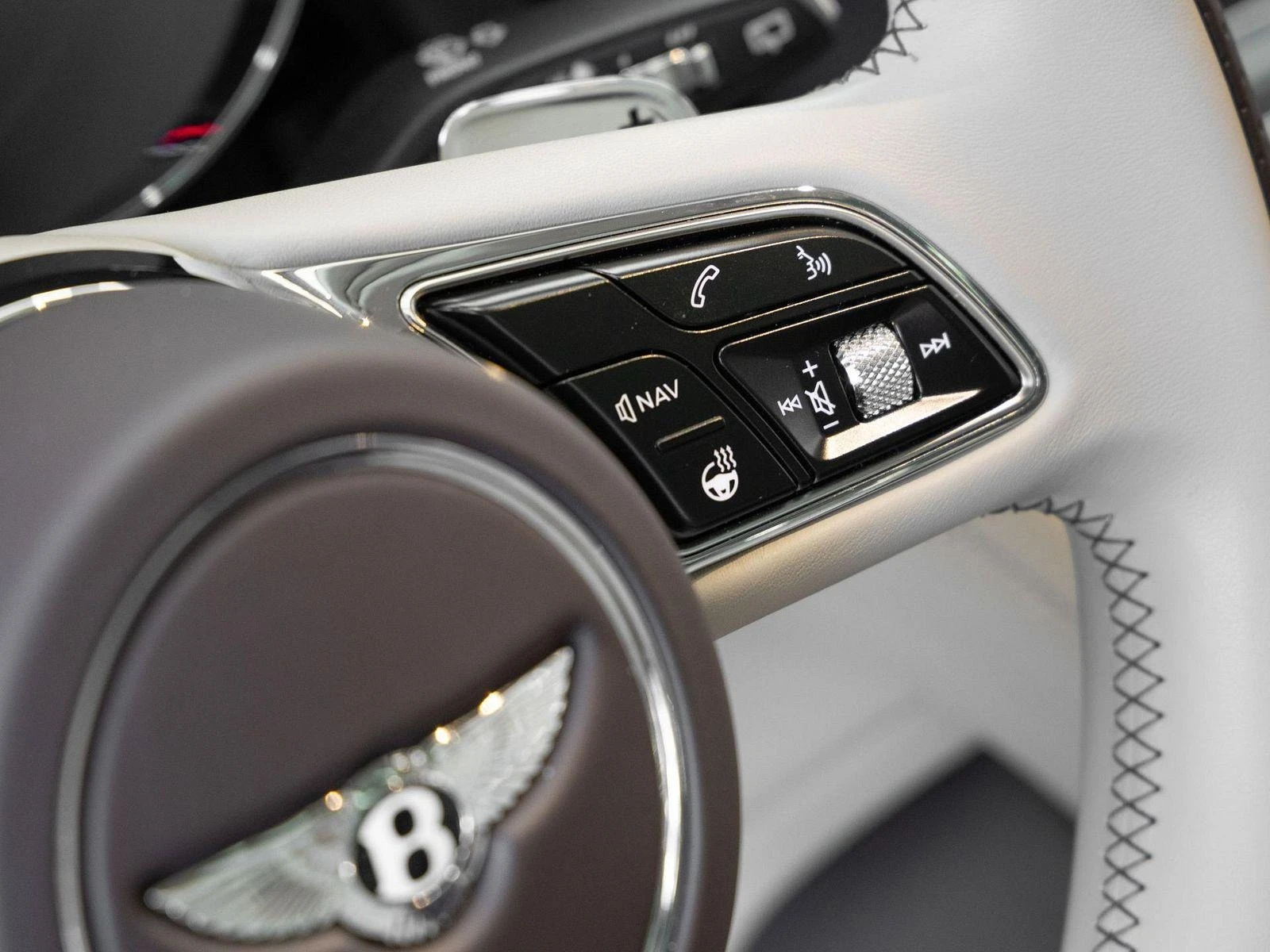 Bentley Bentayga V8/BLACKLINE/NAIM/PANO/TV/DYNAMIC RIDE/ | Mobile.bg � ����������� 11