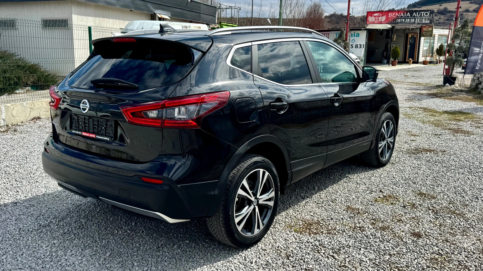 Nissan Qashqai 1.6 dCi Tekna+ Facelift , снимка 4 - Автомобили и джипове - 53981364