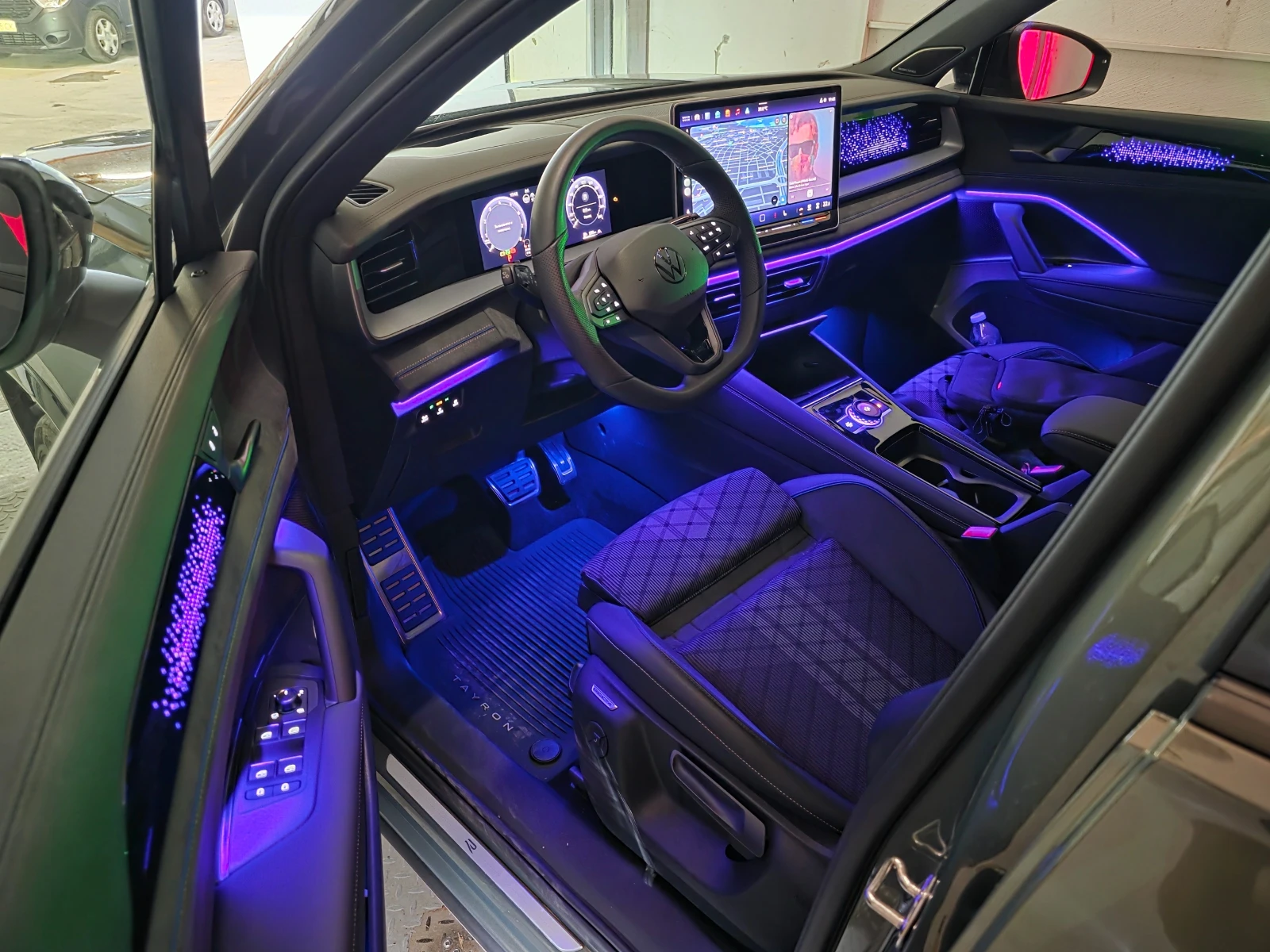VW Tayron Нов R-Line Plus 2.0 265hp, снимка 11 - Автомобили и джипове - 54448200