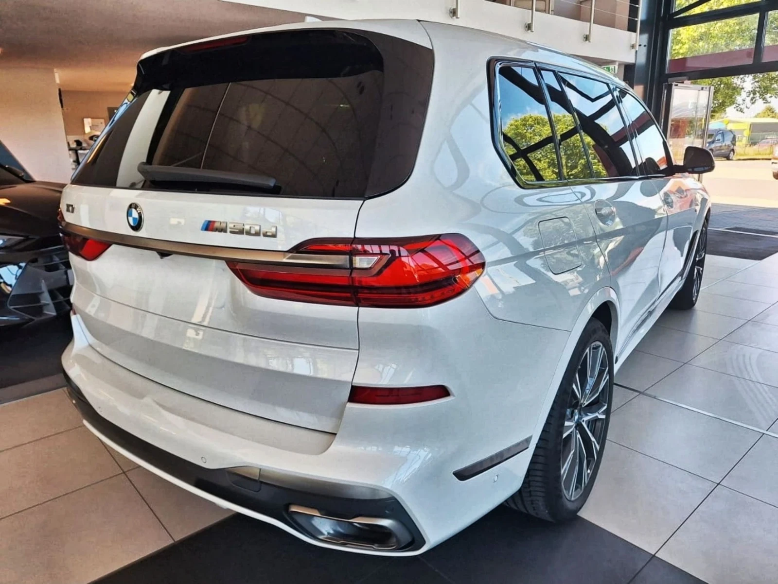 BMW X7 Очакван Внос M50d xDrive INDIVIDUAL Swarovski Sky , снимка 3 - Автомобили и джипове - 55243595
