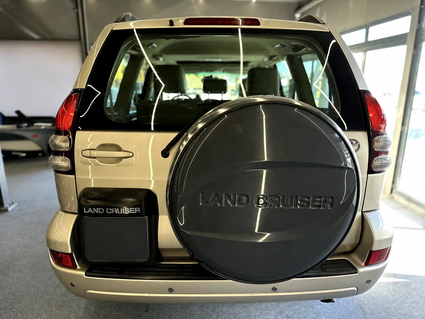 Toyota Land cruiser АВТОМАТИК/ФОЛИО/ГАРАЖНА, снимка 2 - Автомобили и джипове - 55263649