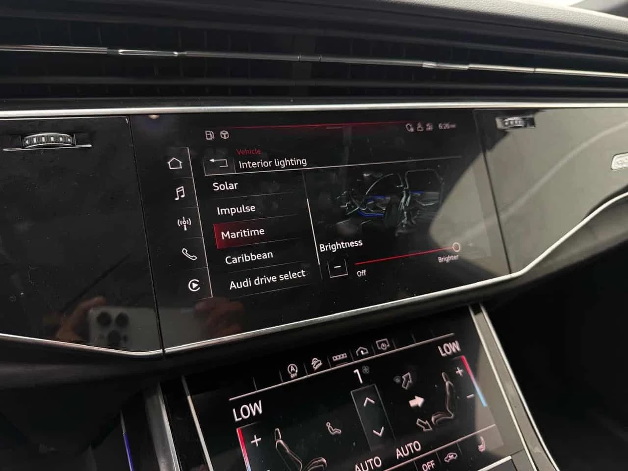 Audi Q7 KOMFORT QUATTRO * ПОДГРЕВИ* КАМЕРА* ПАНОРАМА* , снимка 13 - Автомобили и джипове - 55373798
