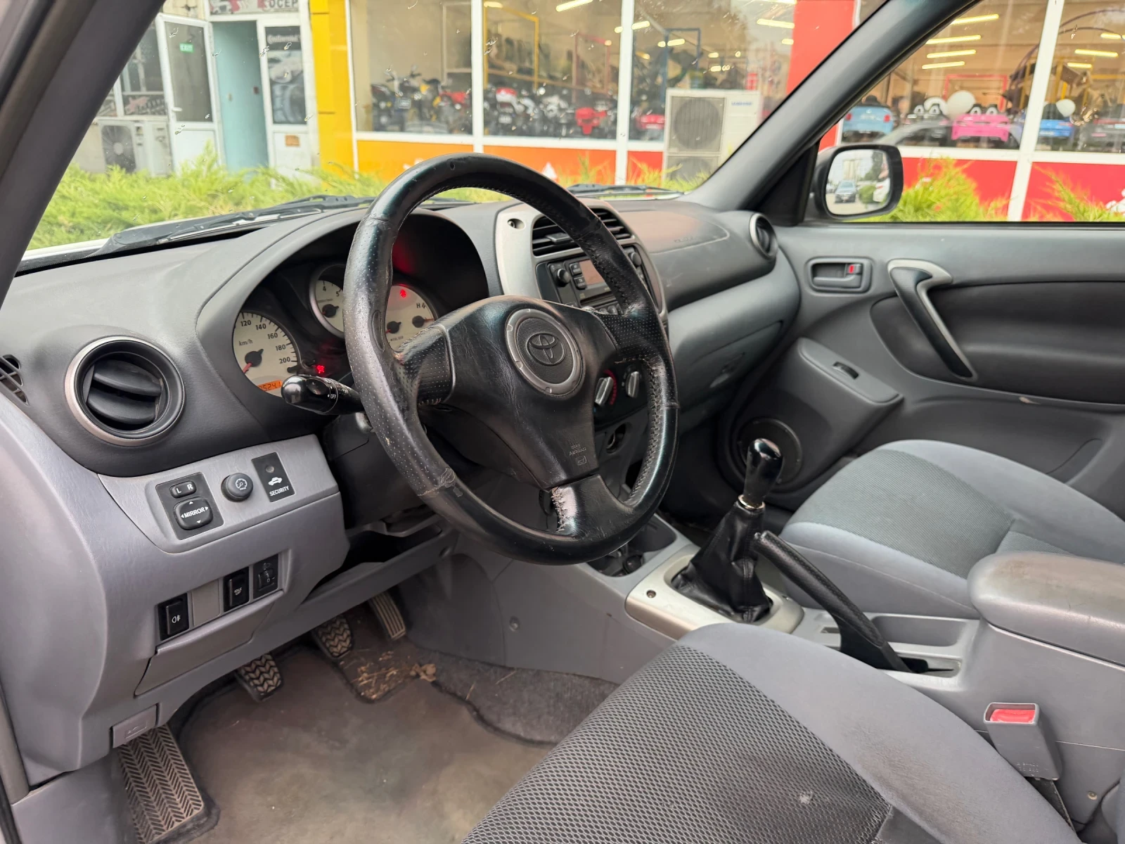 Toyota Rav4 2.0d4d* 116кс* Теглич, снимка 9 - Автомобили и джипове - 56260677