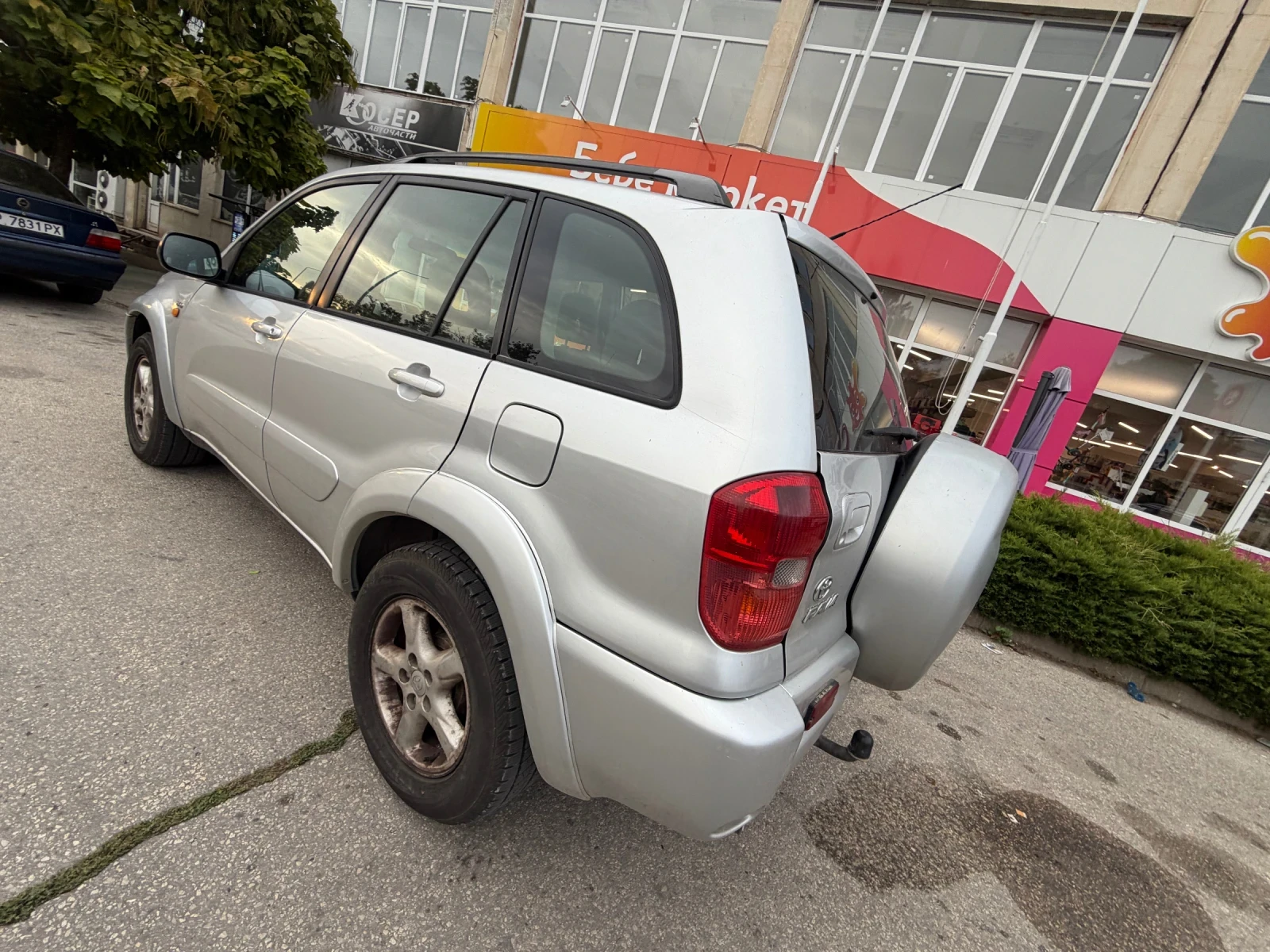 Toyota Rav4 2.0d4d* 116кс* Теглич, снимка 5 - Автомобили и джипове - 56260677