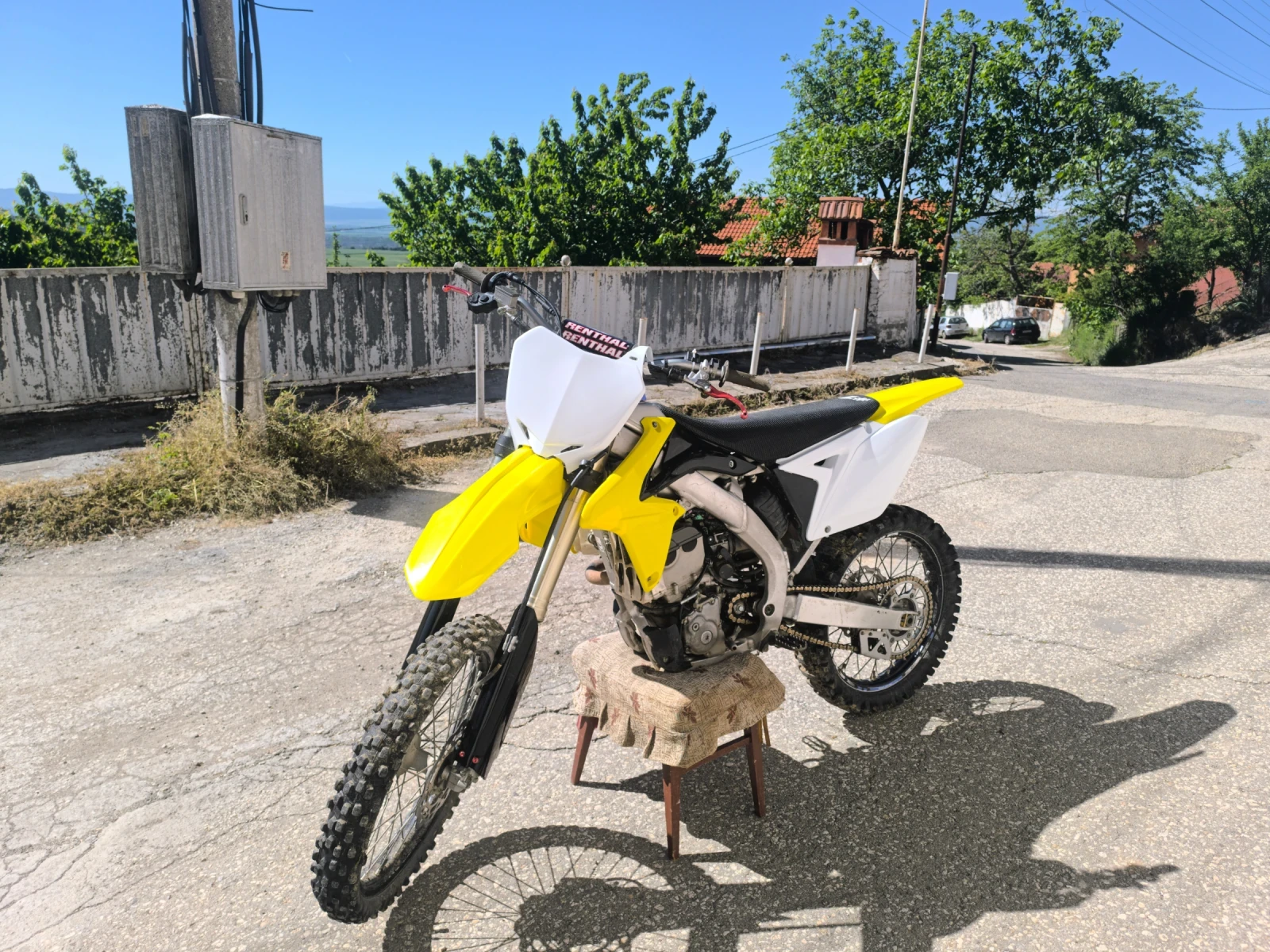 Suzuki Rmz