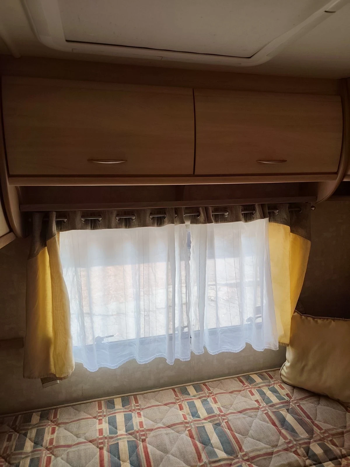 Каравана Coachmen STERLING EUROPA 490, снимка 16 - Каравани и кемпери - 54428438