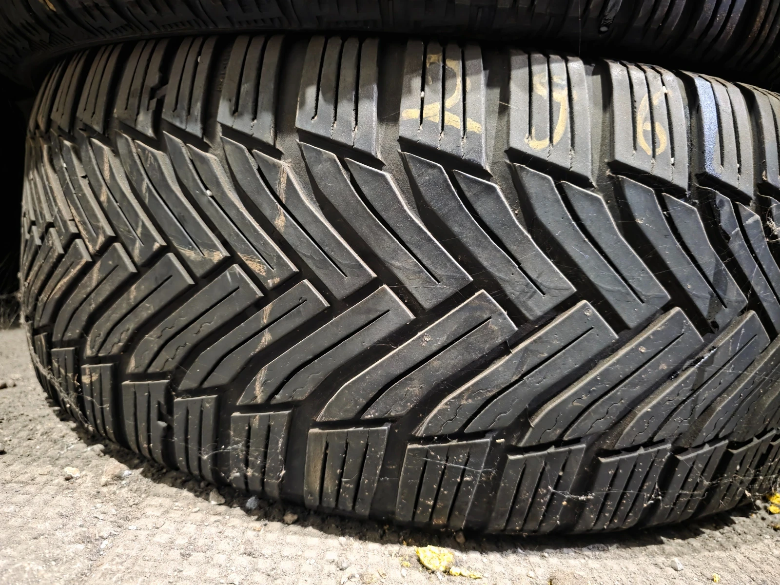 Гуми Зимни 205/45R17, снимка 4 - Гуми и джанти - 53984846