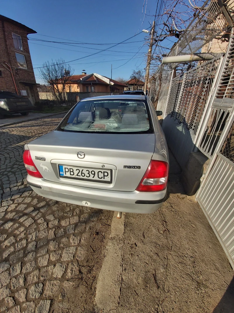 Mazda 323, снимка 12 - Автомобили и джипове - 48830957