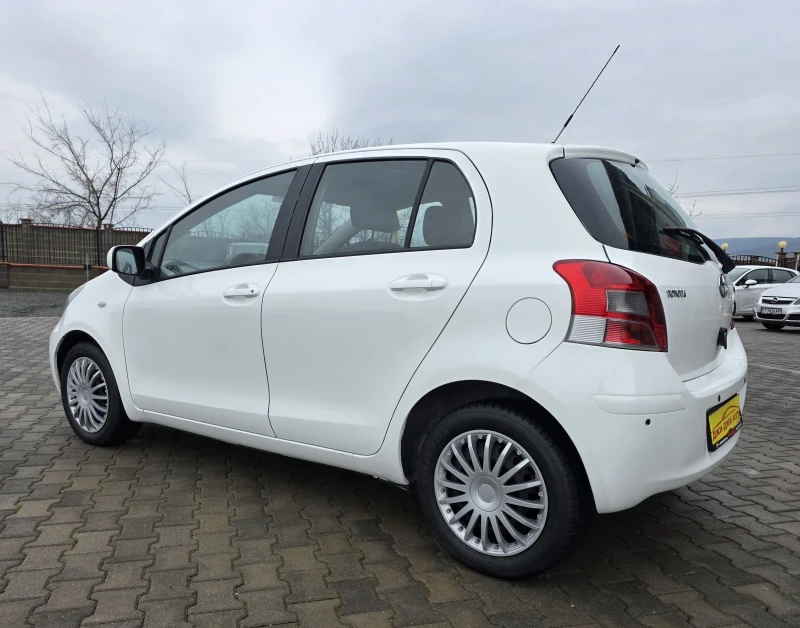 Toyota Yaris 1.4D4D автоматик, снимка 6 - Автомобили и джипове - 53368168