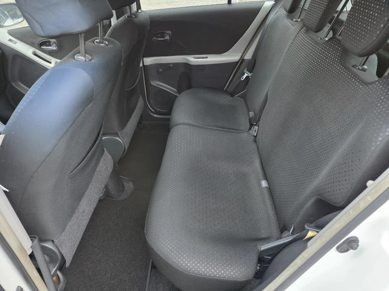 Toyota Yaris 1.4D4D автоматик, снимка 12 - Автомобили и джипове - 53368168
